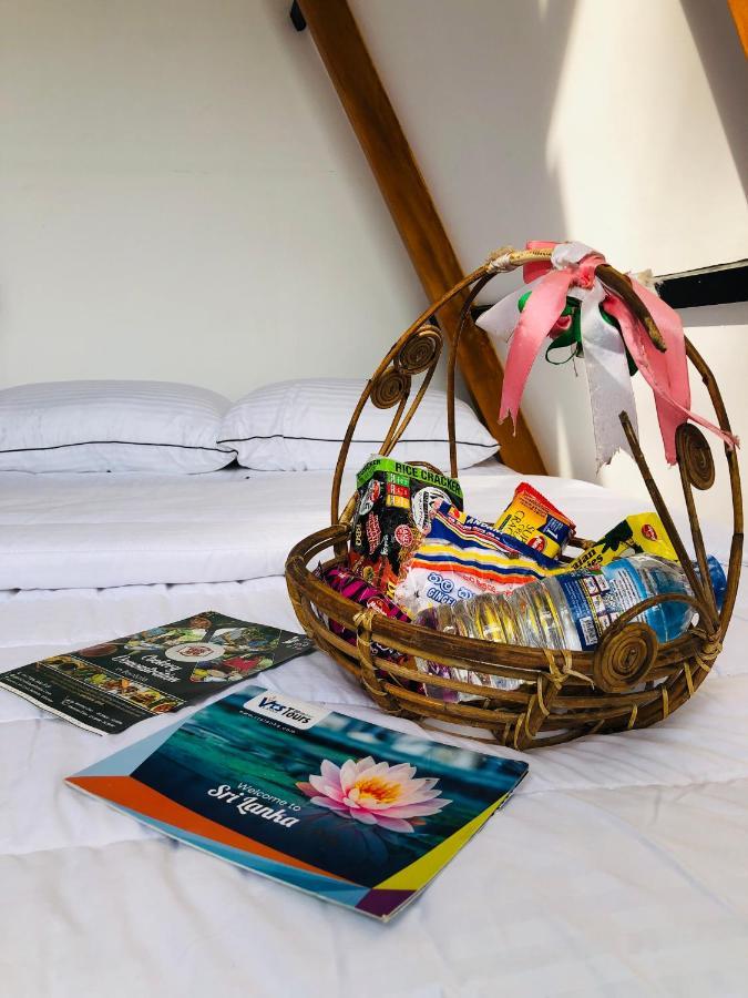 The We2 "Wildwood Elegance Escape" Bed & Breakfast Induruwa Luaran gambar